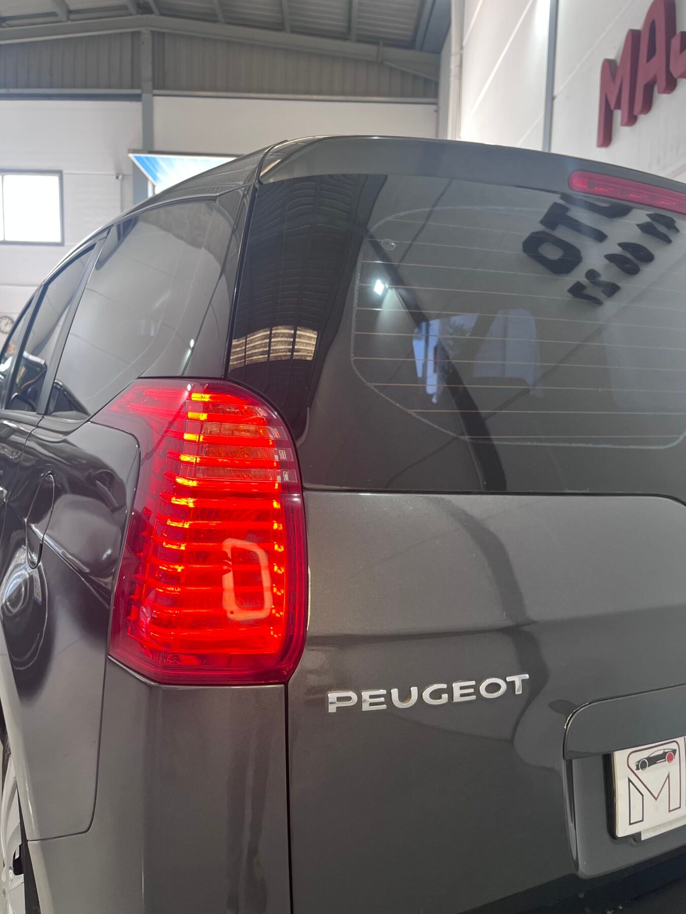 PEUGEOT 5008 1.6hdi 110cv