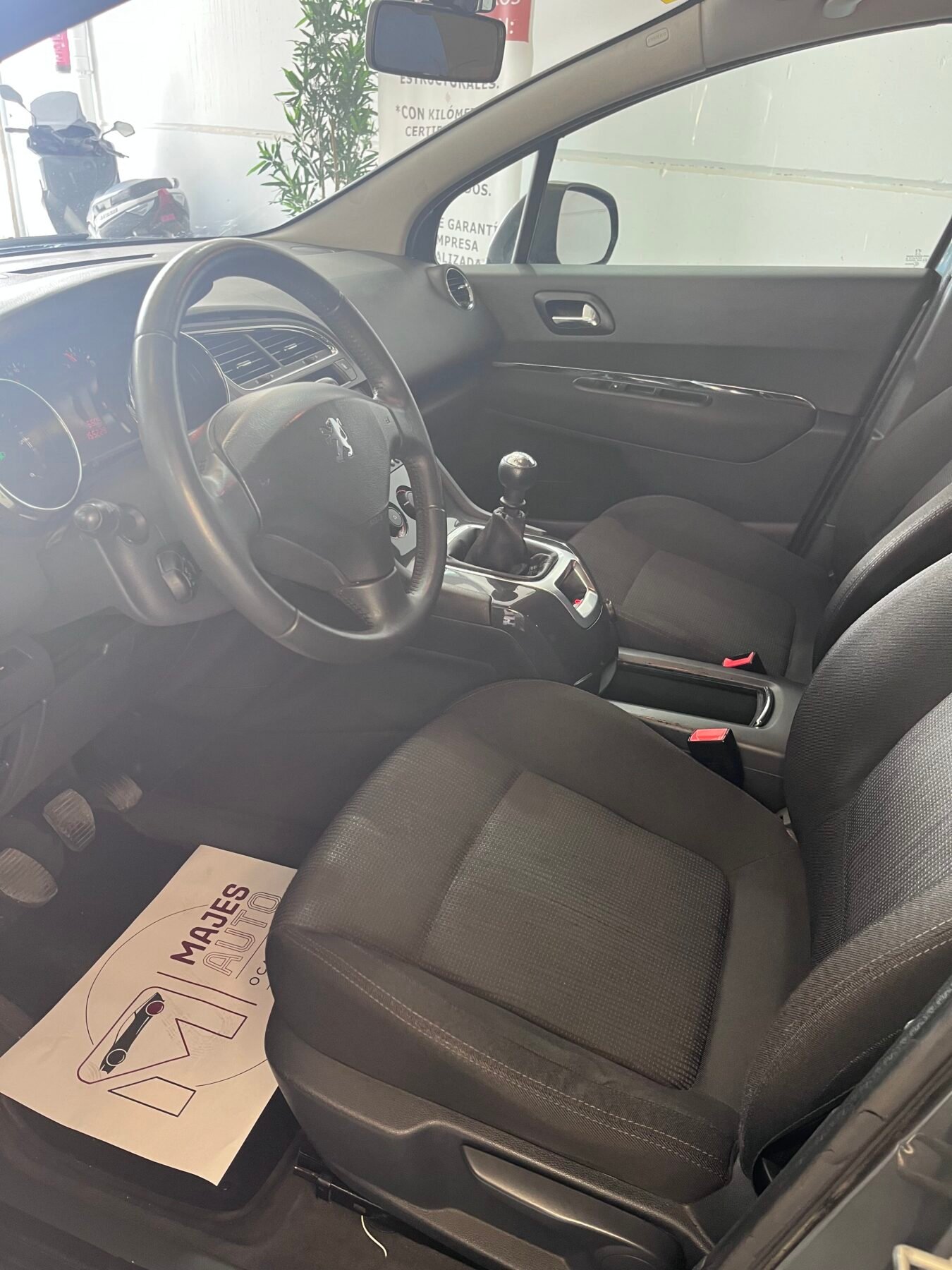 PEUGEOT 5008 1.6hdi 110cv