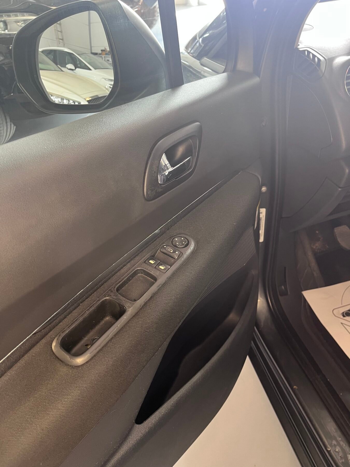 PEUGEOT 5008 1.6hdi 110cv