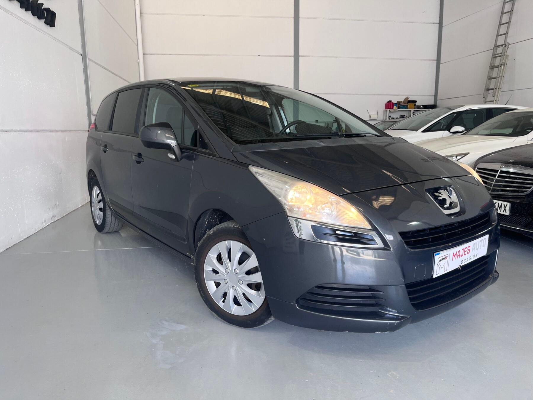 PEUGEOT 5008 1.6hdi 110cv