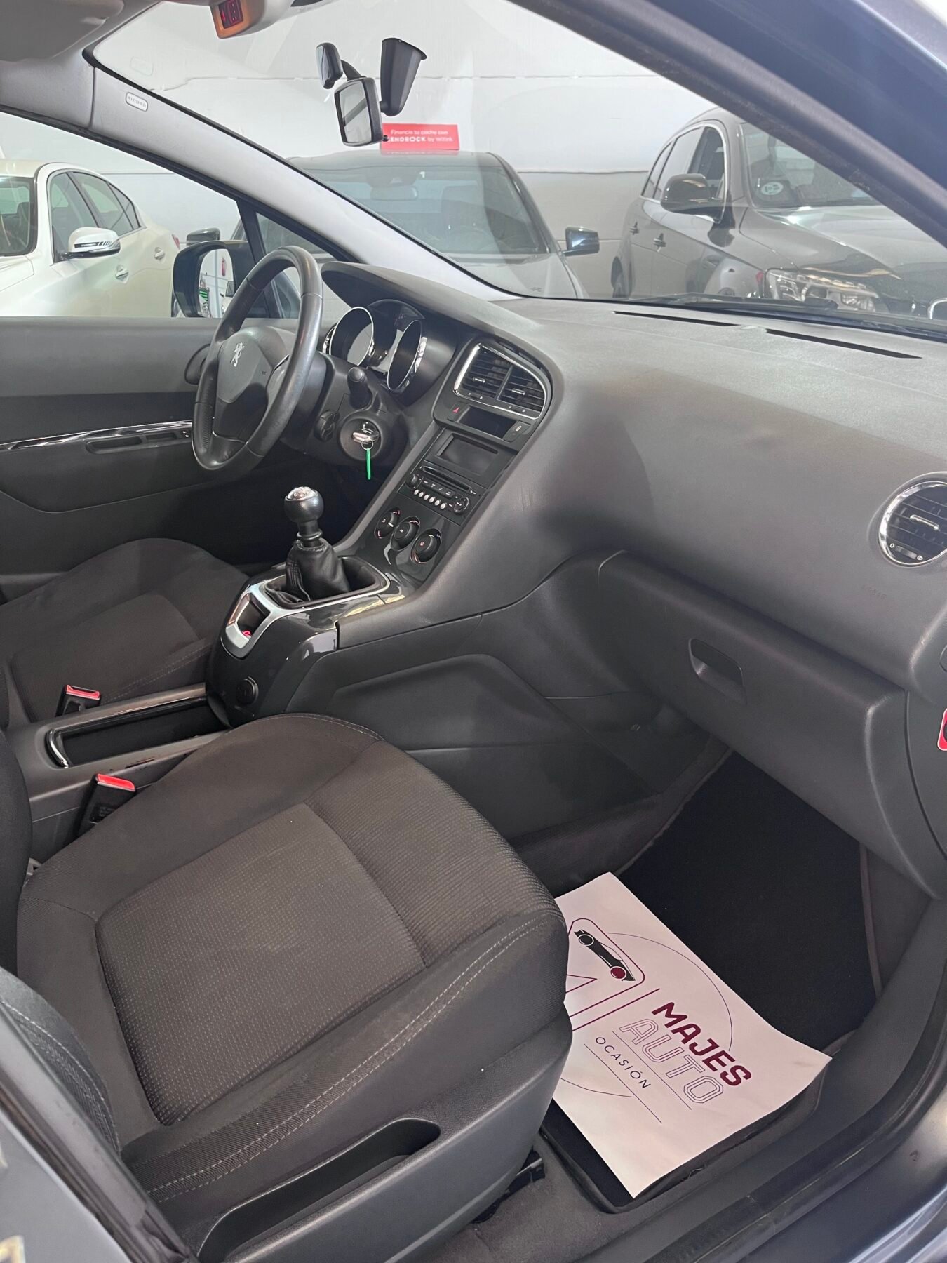 PEUGEOT 5008 1.6hdi 110cv