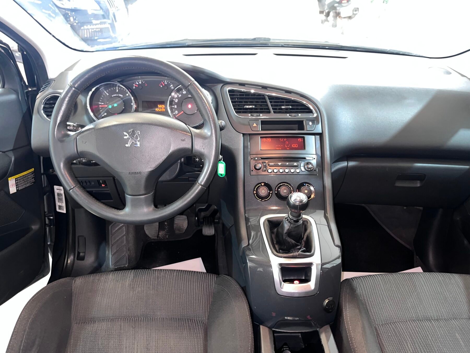 PEUGEOT 5008 1.6hdi 110cv