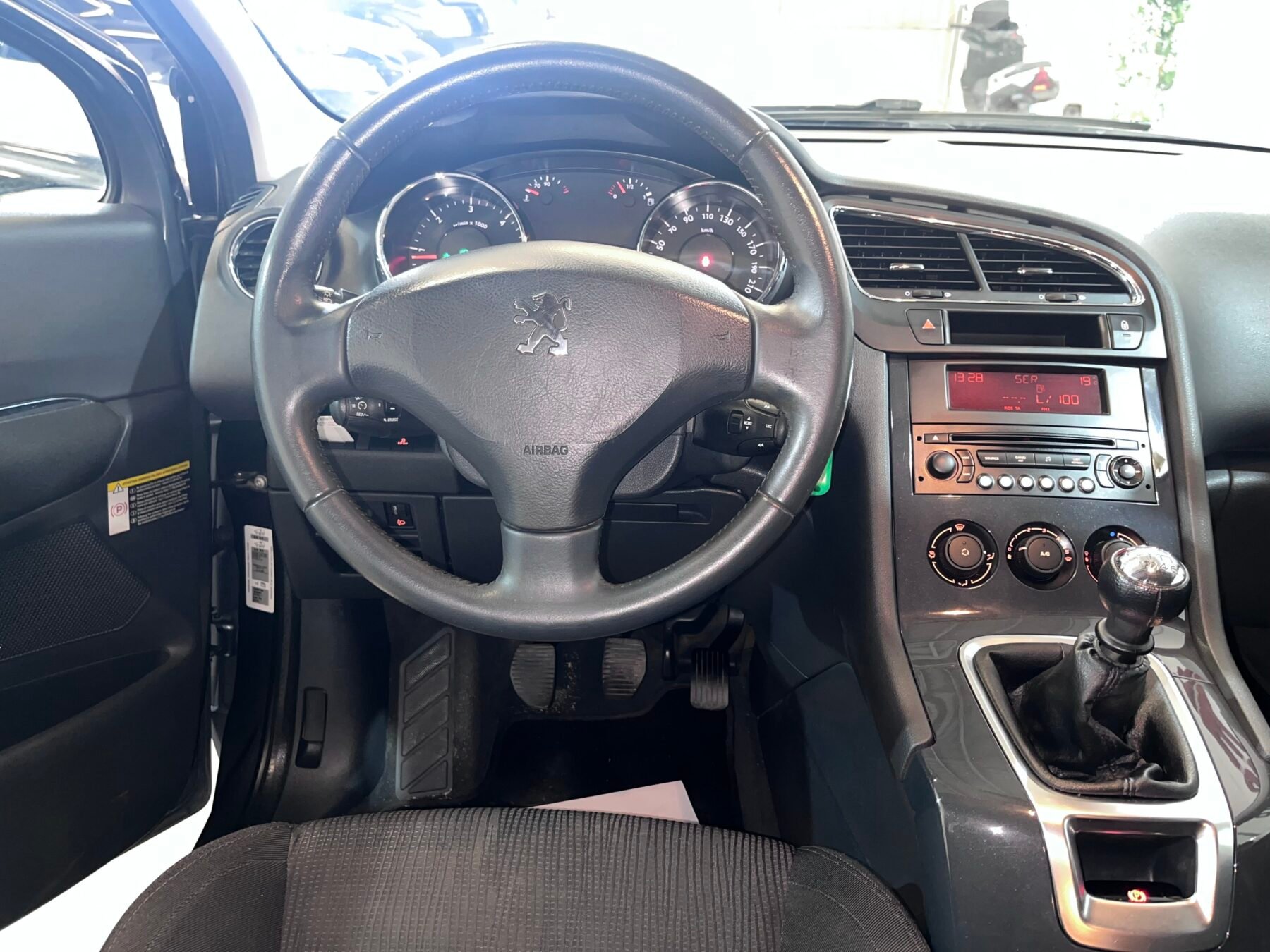 PEUGEOT 5008 1.6hdi 110cv